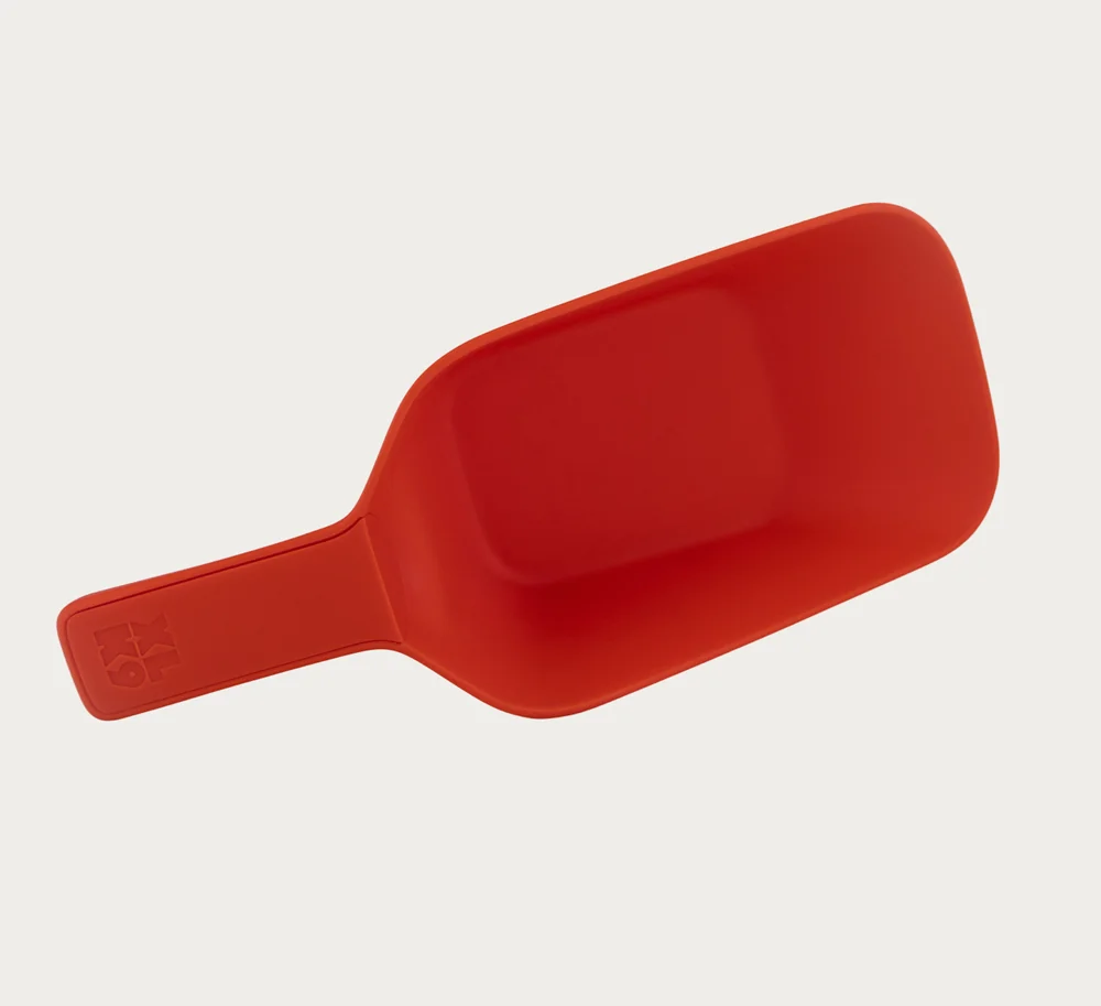 Built-in portion scoop.